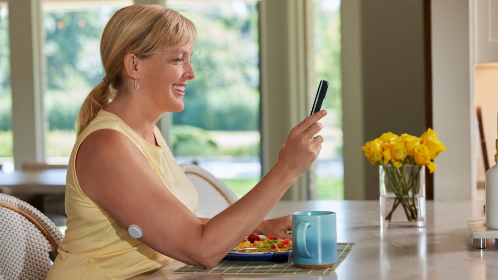 ADC_Photo_FSL_TAN_Woman_Kitchen_FSL_2547_edited.jpg